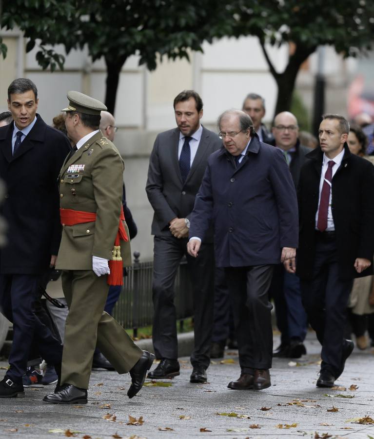 La reunión bilateral se desarrolla en el Palacio Real con la presencia de ministros de los dos países