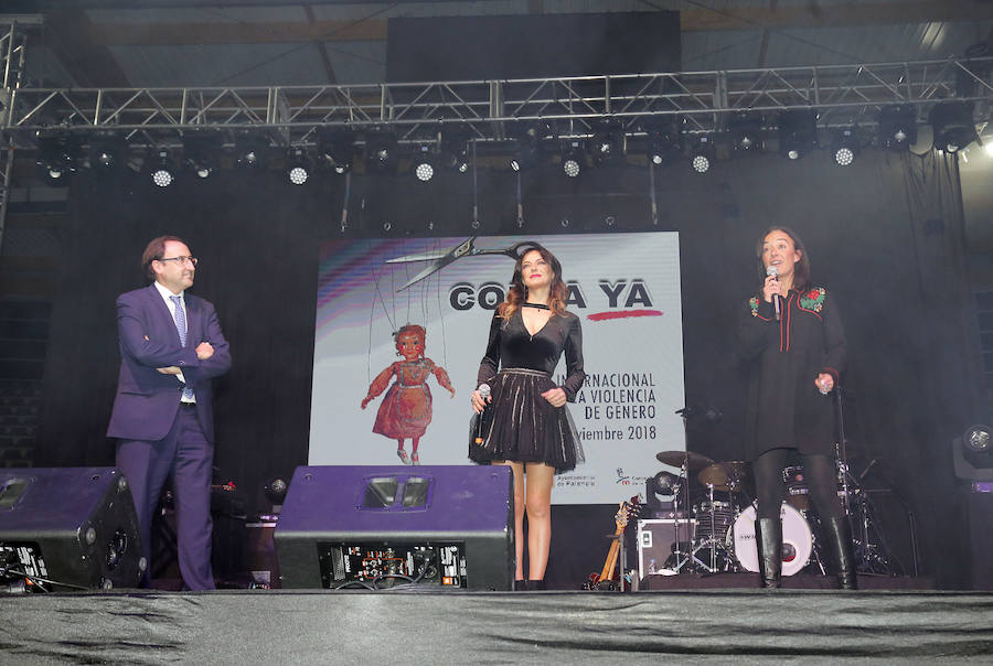 Fotos: Merche canta en Palencia contra la violencia de género