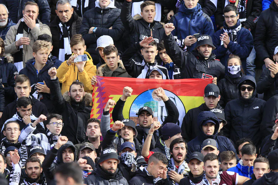 Fotos: El público en las gradas durante el derbi salmantino