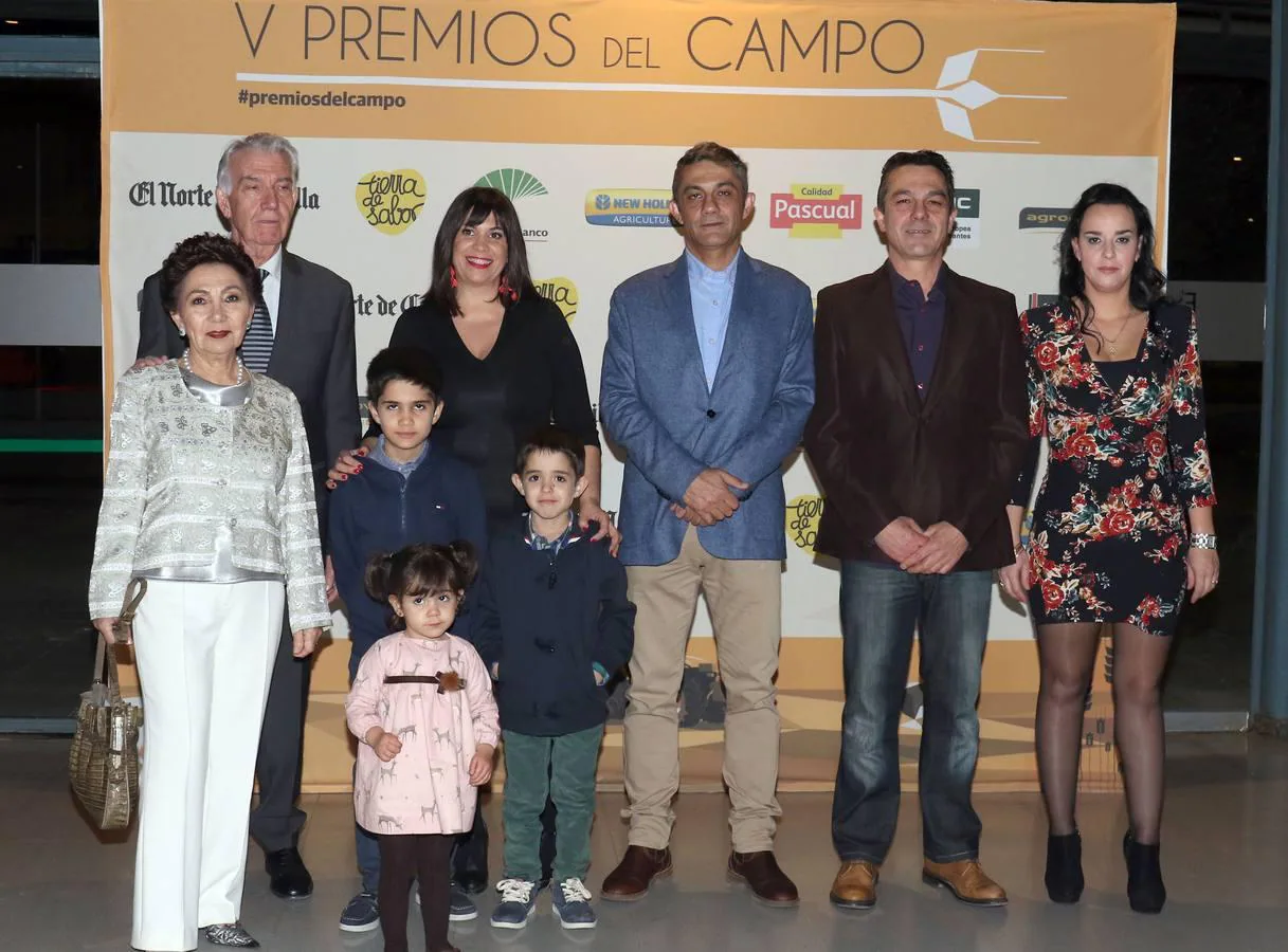 Camino Martín (esposa), Macario Revuelta (Premio Agricultor Profesional 2018), Canto Zamorano (nuera), Iván, Mario y Andrea Revuelta (nietos), Rafael Revuelta (hijo), José Ignacio Revuelta (hijo), Tamara González (novia ).