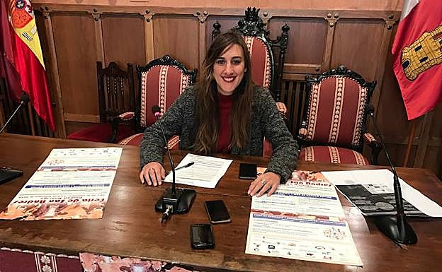 La concejala Soraya Mangas durante la presentación de la Feria de San Andrés. 