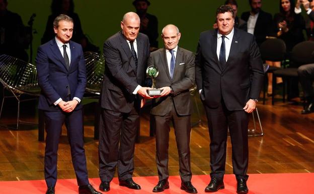 En la imagen, entrega del Premio a la labor formativa a la Escuela Internacional de Cocina Fernando Pérez de Valladolid. 