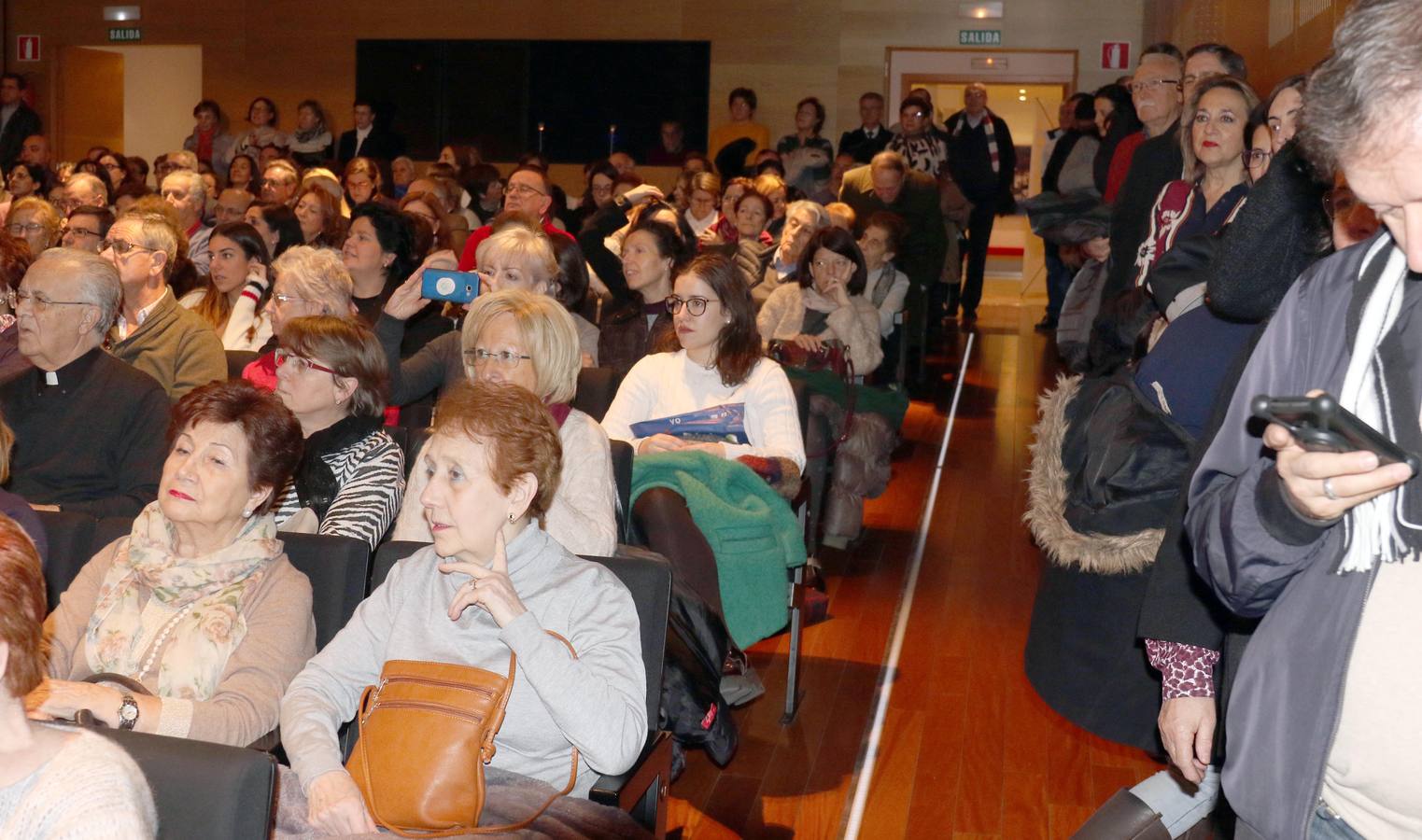 Mariano Fazio presenta 'El último romántico' en la sala Miguel Delibes del Teatro Calderón con un lleno absoluto de público