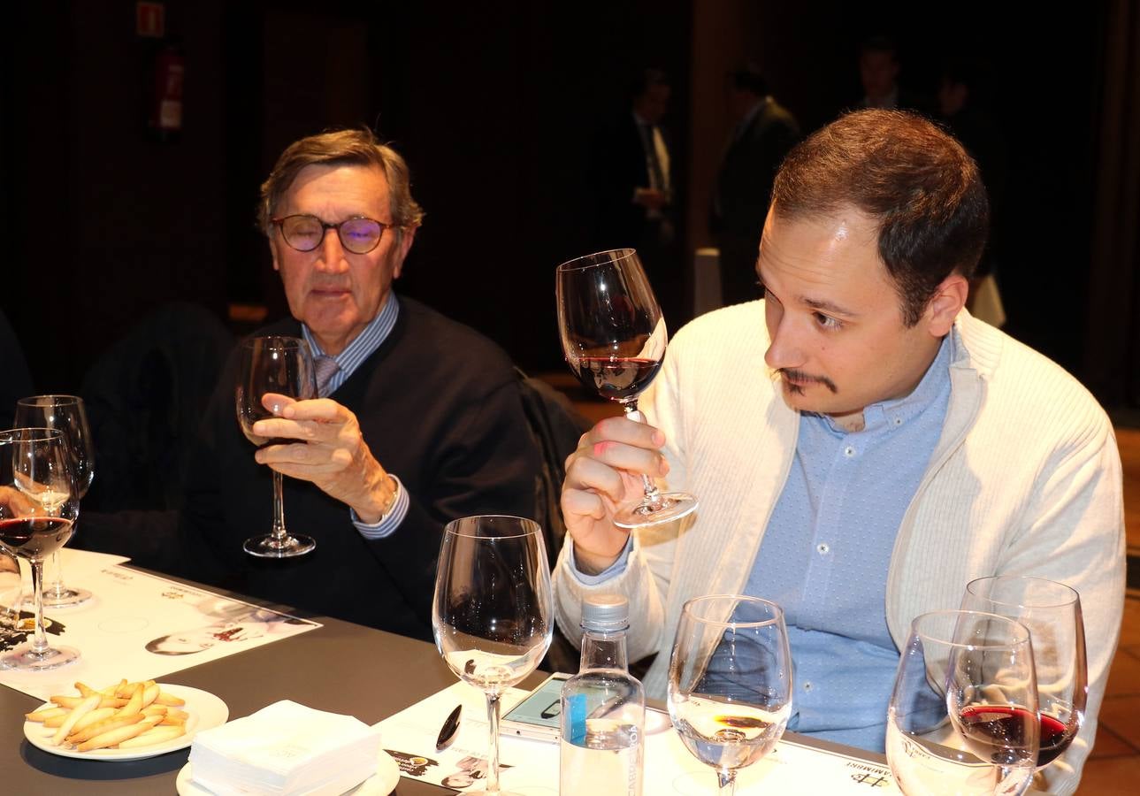 Los invitados probaron en primicia un blanco de Rueda y tres tintos de Ribera del Duero