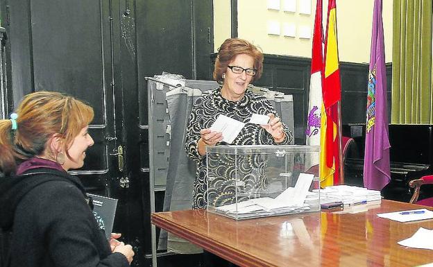 Votaciones en el instituto Jorge Manrique en las elecciones a la junta de personal docente no universitario, en diciembre de 2014.