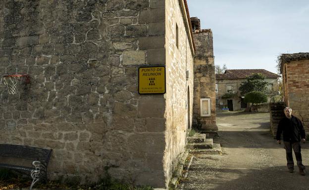 El punto de encuentro en caso de alarma nuclear está en la pared de la iglesia de Mijaraluenga, un pueblo a 800 metros de la central donde residen dos vecinos.