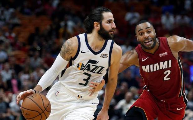 Ricky Rubio controla el balón. 