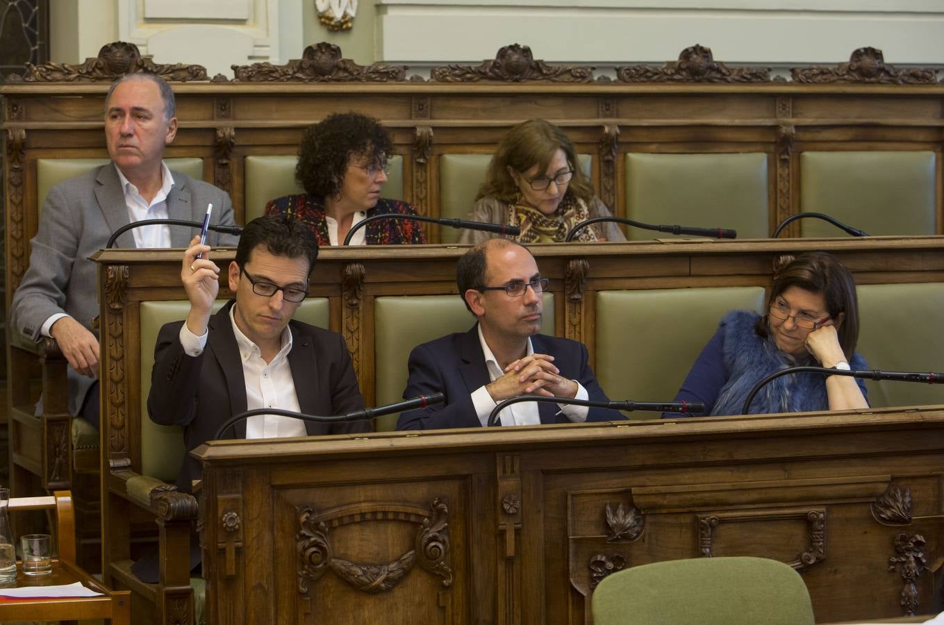 El pleno ha aprobado hoy una moción por la que insta al Gobierno de España a modificar el Reglamento General de Circulación para conseguir que se implante en todas las ciudades el límite de velocidad de 30 kilómetros por hora, para intentar reducir las tasas de accidentes