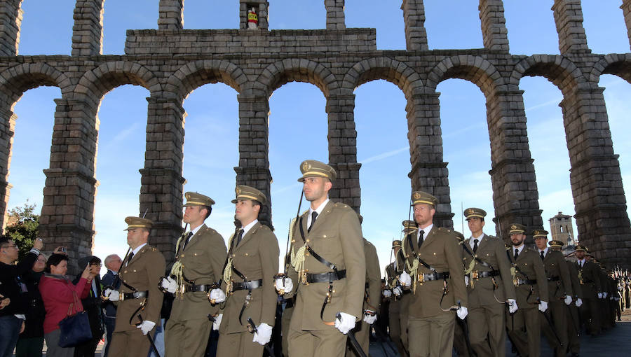 Fotos: Jura de Bandera en la Plaza Mayor de Segovia