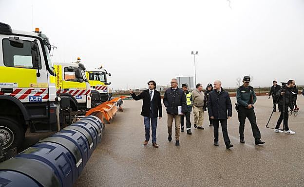 Visita del subdelegado del Gobierno al centro de conservacion de Santillana de Campos. 
