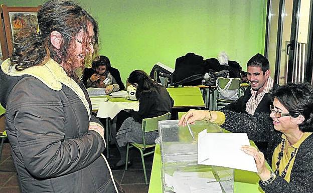 Mesa electoral en los comicios celebrados hace cuatro años. 