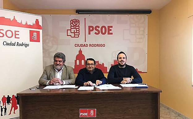 Juan Tomás Muñoz, Juan Luis Cepa y Carlos Fernández, ayer en rueda de prensa.