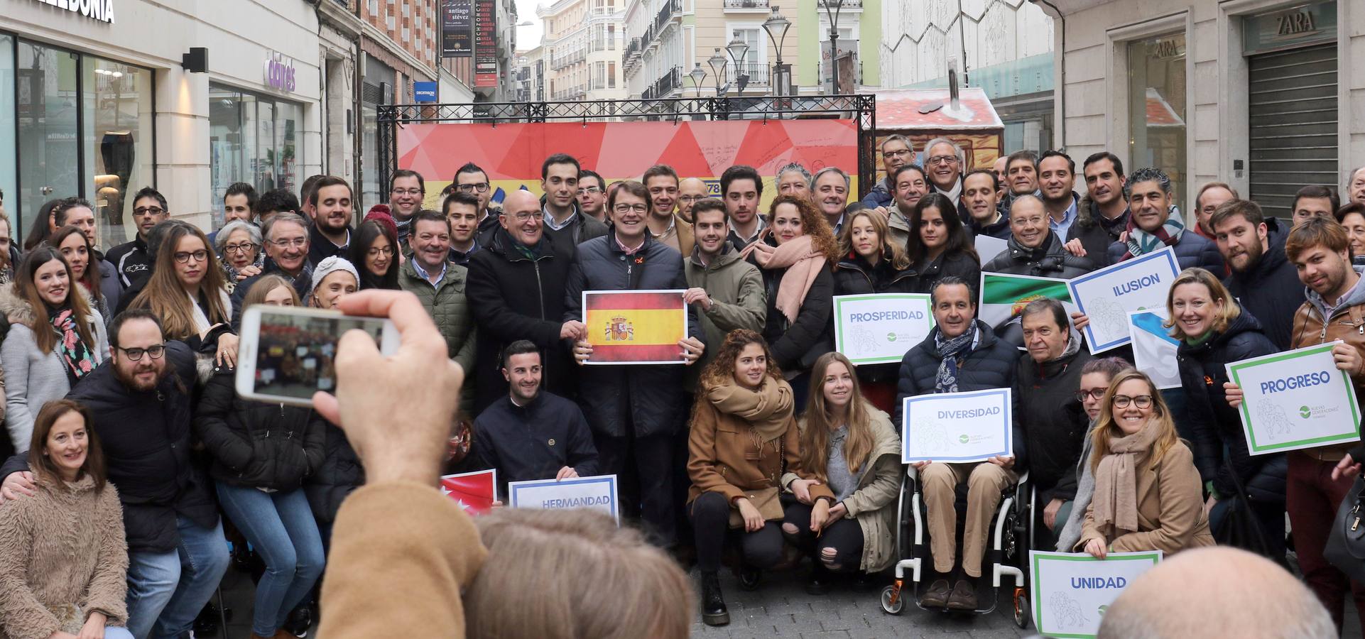 El presidente autonómico del PP y candidato a la Presidencia de la Junta, Alfonso Fernández Mañueco, aboga por un proyecto «de ilusión y futuro» para la ciudad