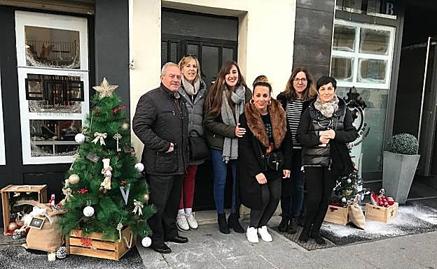 Representantes del Ayuntamiento y del jurado recorrieron algunas de las zonas en la tarde de ayer.