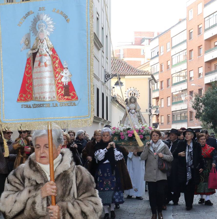 Fotos: Procesión de la Casa de Zamora en Valladolid con la Virgen de la Concha
