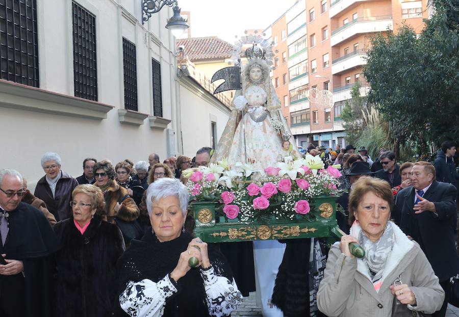 Fotos: Procesión de la Casa de Zamora en Valladolid con la Virgen de la Concha