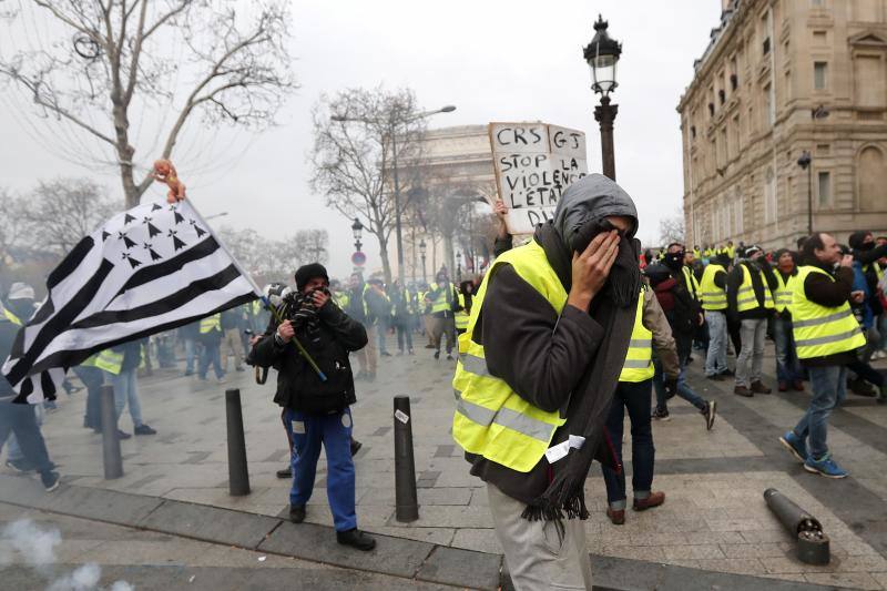 La capital francesa afronta con síndrome de toque de queda una jornada de máximo riesgo de repunte insurreccional de la guerrilla urbana