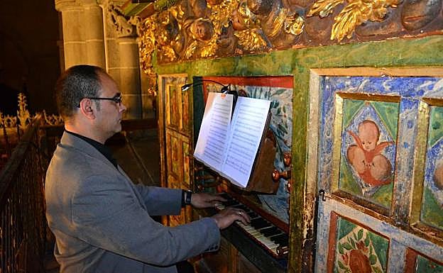 El músico mirobrigense durante un concierto en la catedral. 