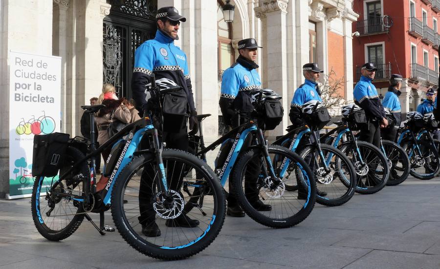 Fotos: La Policía Municipal de Valladolid estrena diez bicicletas eléctricas