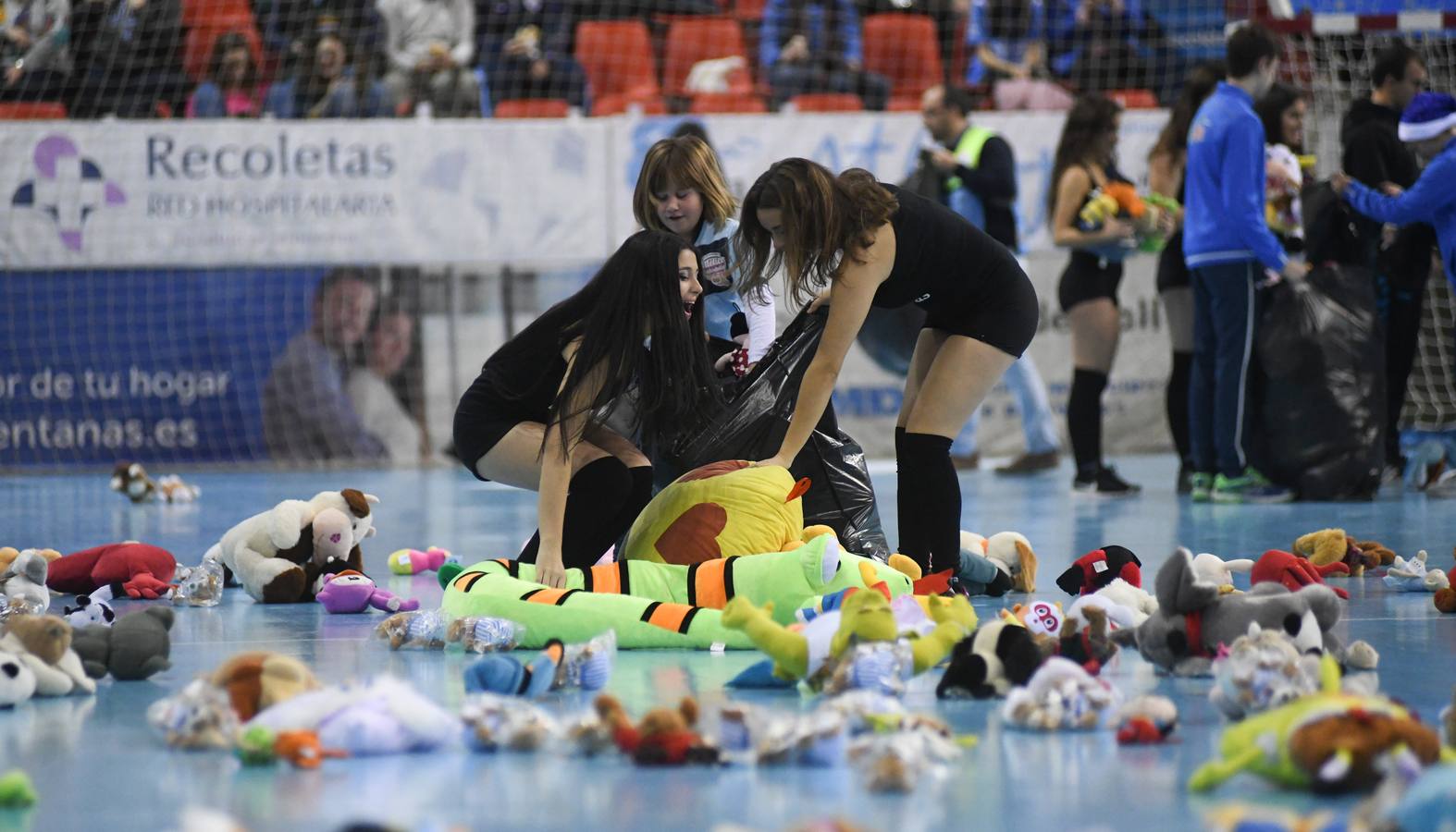 Un gol inverosímil de Dani Pérez desde la esquina, sin ángulo y a falta de dos segundos para finalizar el partido evitó la debacle en Huerta del Rey 