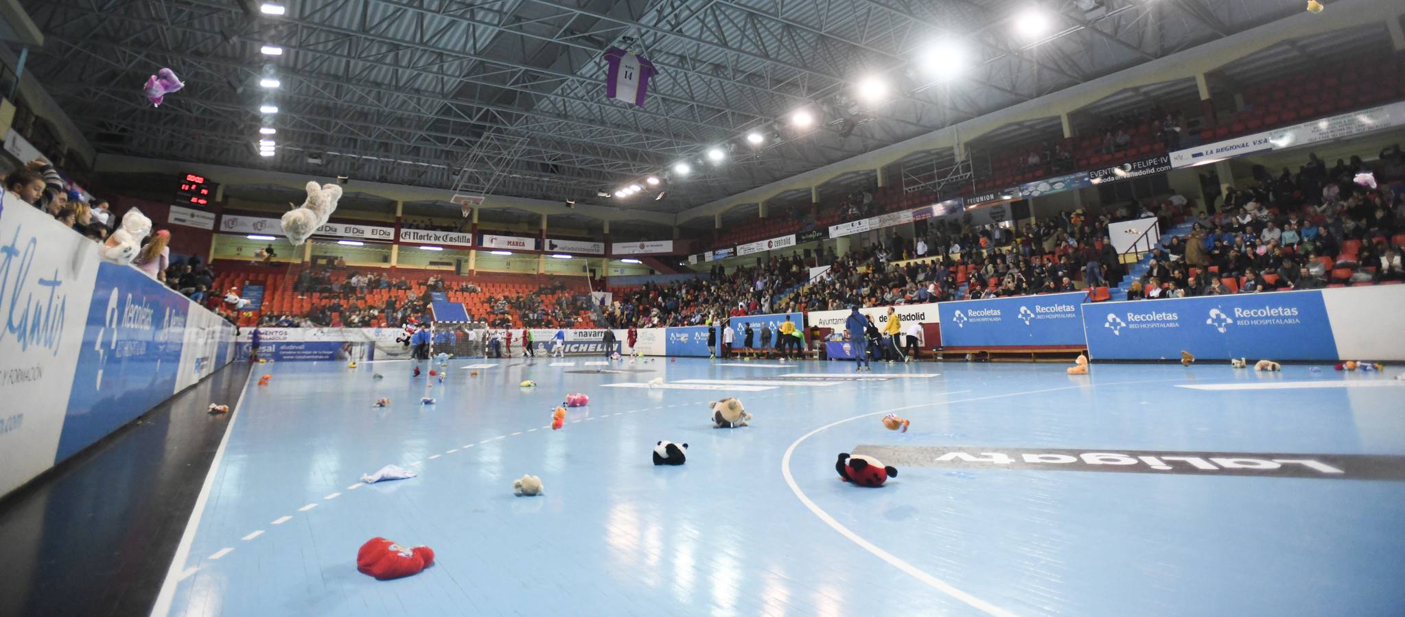 Un gol inverosímil de Dani Pérez desde la esquina, sin ángulo y a falta de dos segundos para finalizar el partido evitó la debacle en Huerta del Rey 