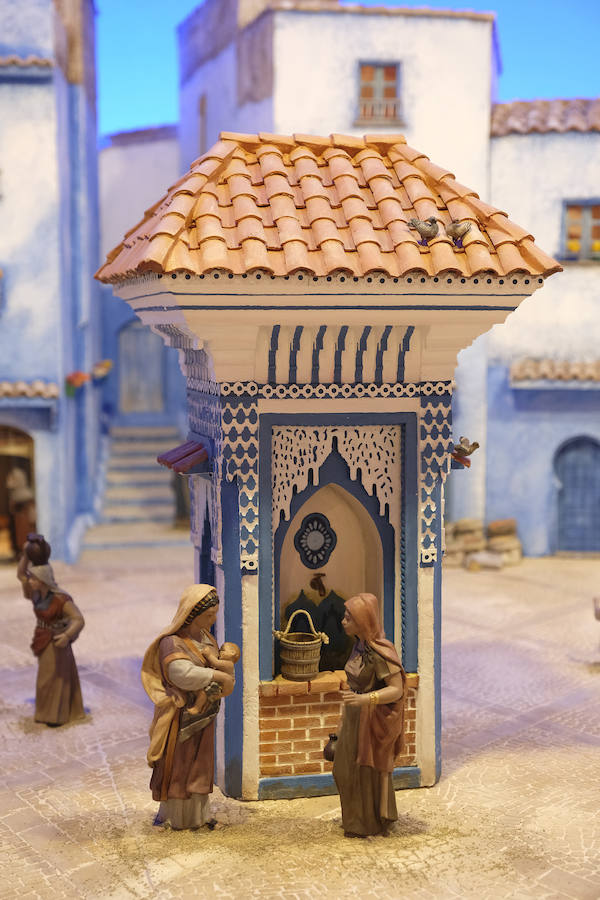 Cerca de 300 figuras artesanas se reparten por ocho escenas bíblicas ambientadas en la «ciudad azul» marroquí de Chefchaouen