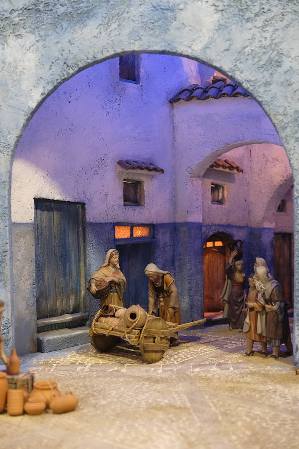 Cerca de 300 figuras artesanas se reparten por ocho escenas bíblicas ambientadas en la «ciudad azul» marroquí de Chefchaouen