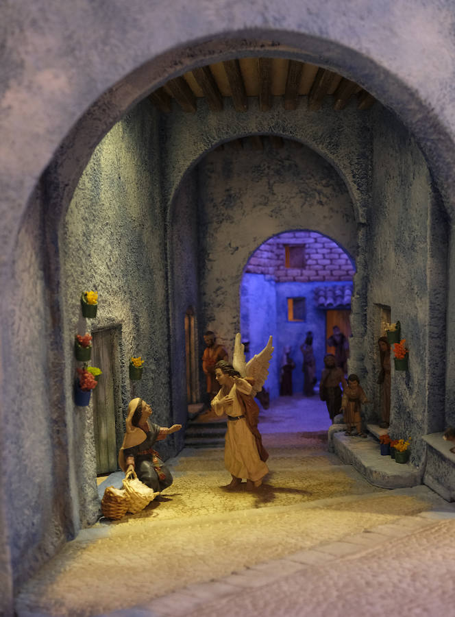 Cerca de 300 figuras artesanas se reparten por ocho escenas bíblicas ambientadas en la «ciudad azul» marroquí de Chefchaouen