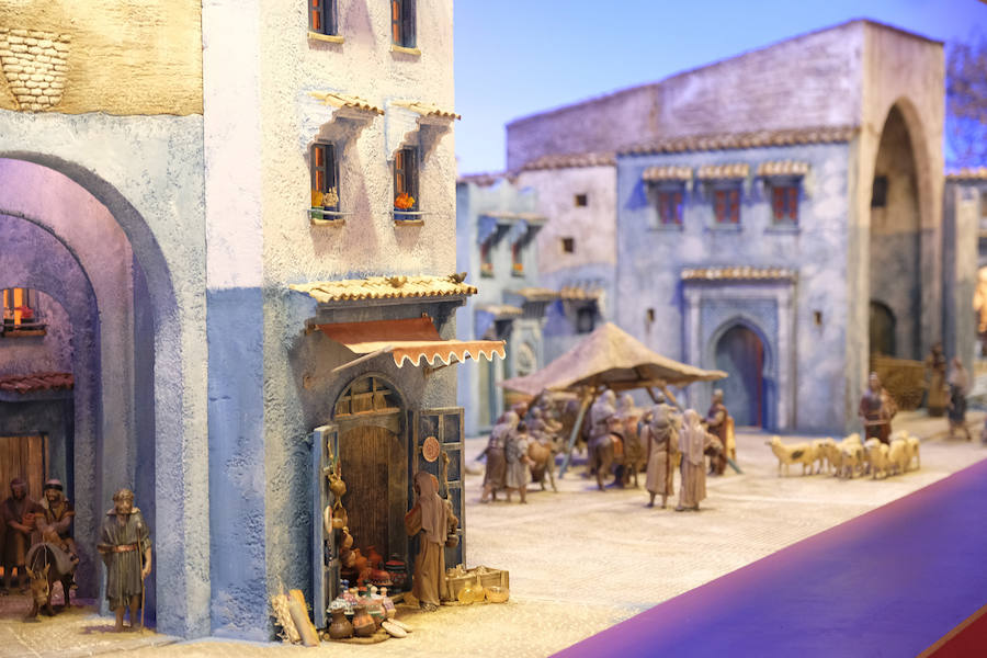 Cerca de 300 figuras artesanas se reparten por ocho escenas bíblicas ambientadas en la «ciudad azul» marroquí de Chefchaouen