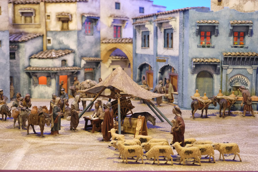 Cerca de 300 figuras artesanas se reparten por ocho escenas bíblicas ambientadas en la «ciudad azul» marroquí de Chefchaouen