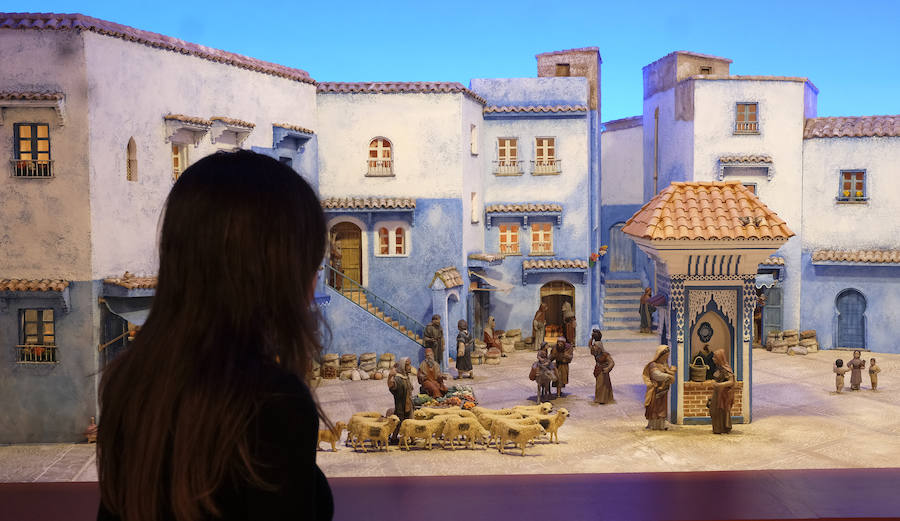 Cerca de 300 figuras artesanas se reparten por ocho escenas bíblicas ambientadas en la «ciudad azul» marroquí de Chefchaouen