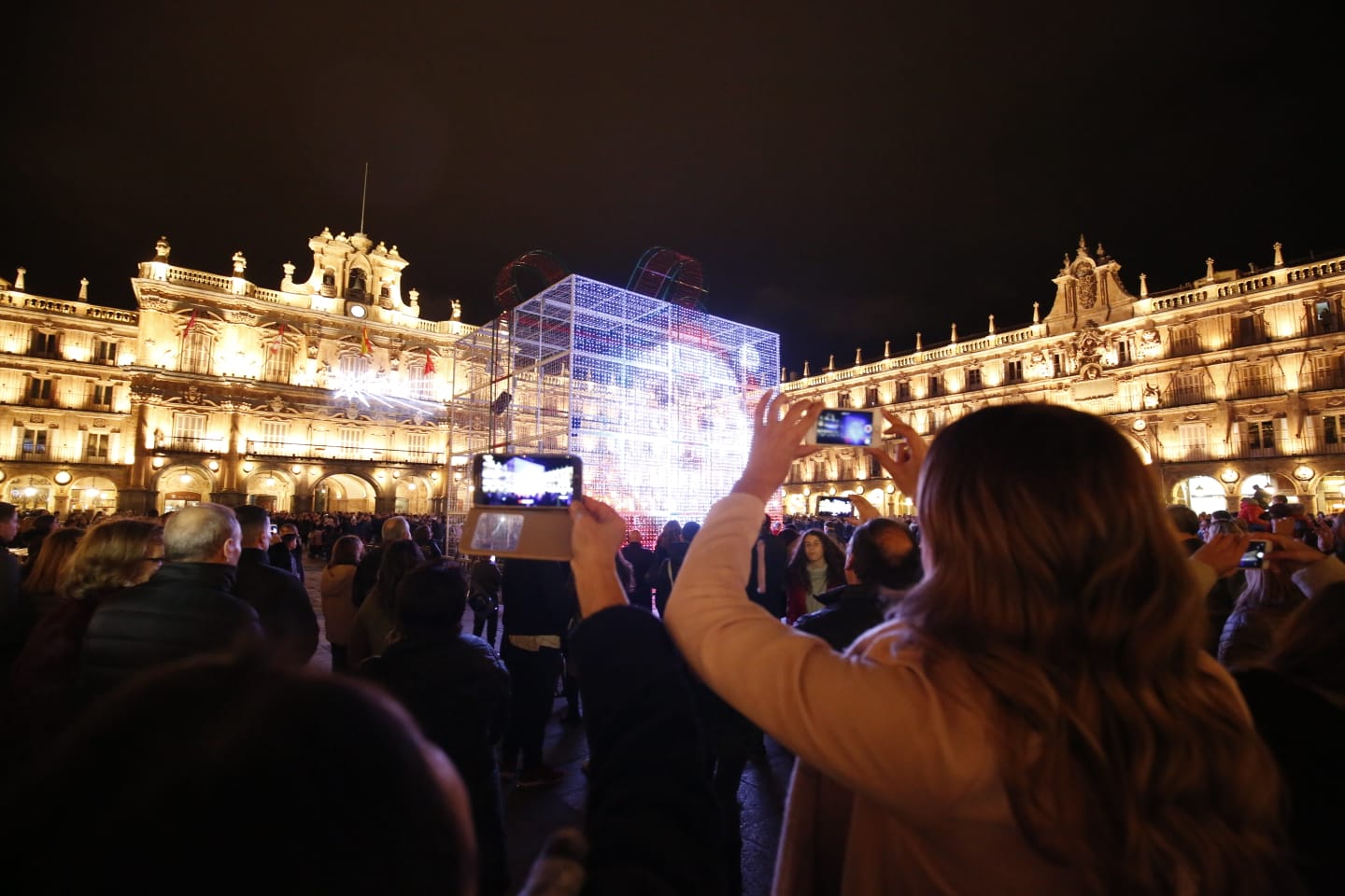 Fotos: El brillo de la Navidad deslumbra en la Plaza Mayor de Salamanca