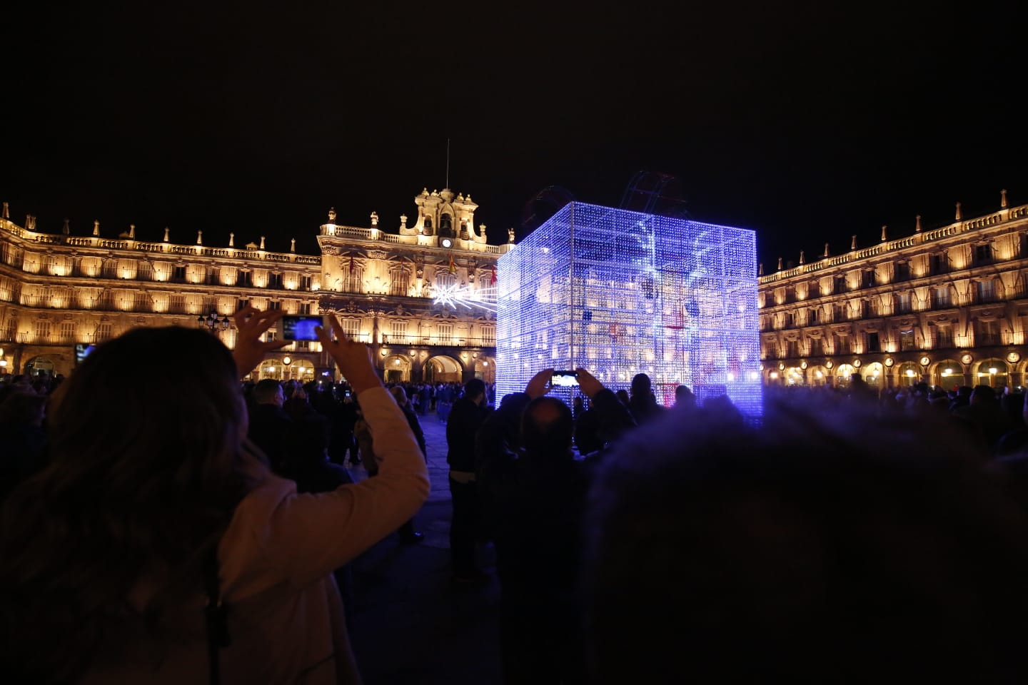 Fotos: El brillo de la Navidad deslumbra en la Plaza Mayor de Salamanca