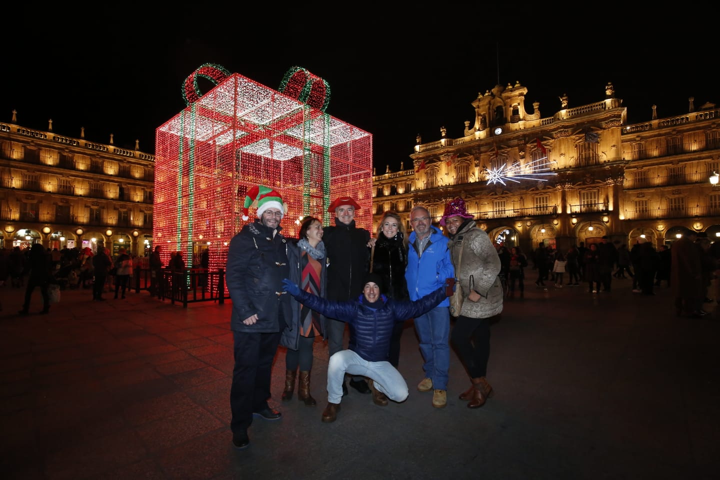 Fotos: El brillo de la Navidad deslumbra en la Plaza Mayor de Salamanca