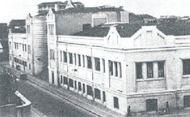 El edificio cuando era la Escuela de Peritos Industriales, en 1959.