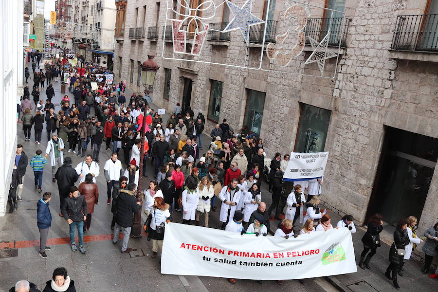 Fotos: 3.000 personas salen a la calle en Burgos para defender la Atención Primaria