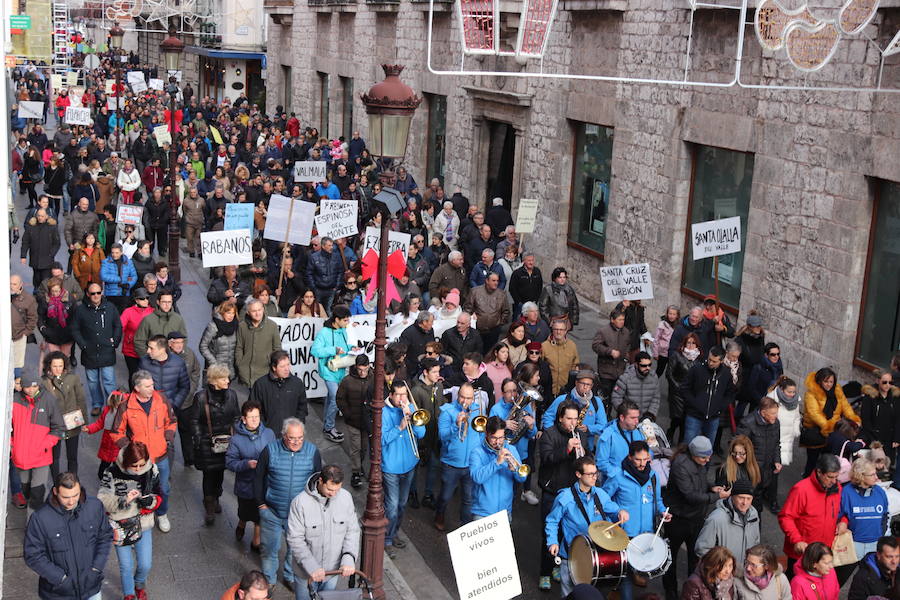 Fotos: 3.000 personas salen a la calle en Burgos para defender la Atención Primaria