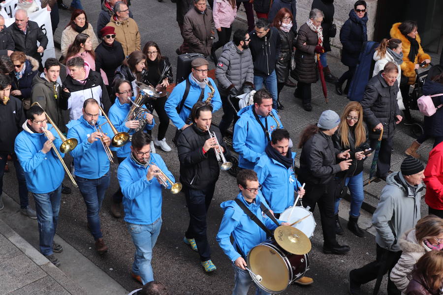 Fotos: 3.000 personas salen a la calle en Burgos para defender la Atención Primaria