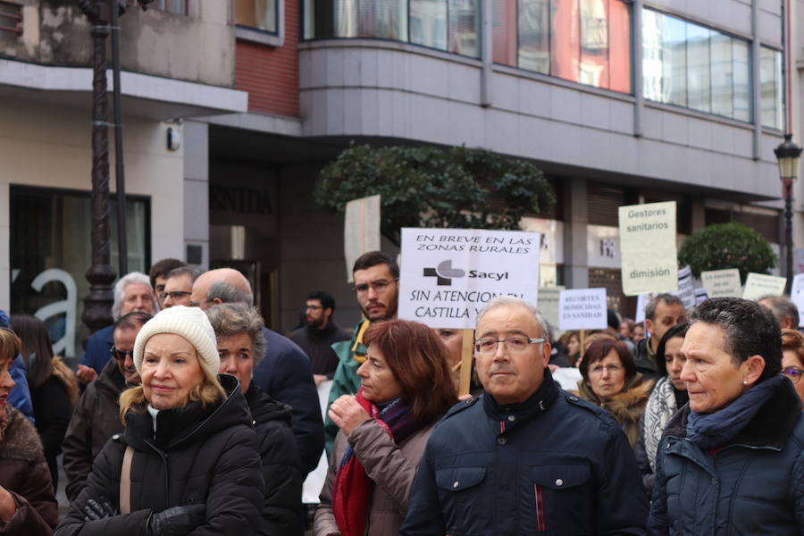 Fotos: 3.000 personas salen a la calle en Burgos para defender la Atención Primaria