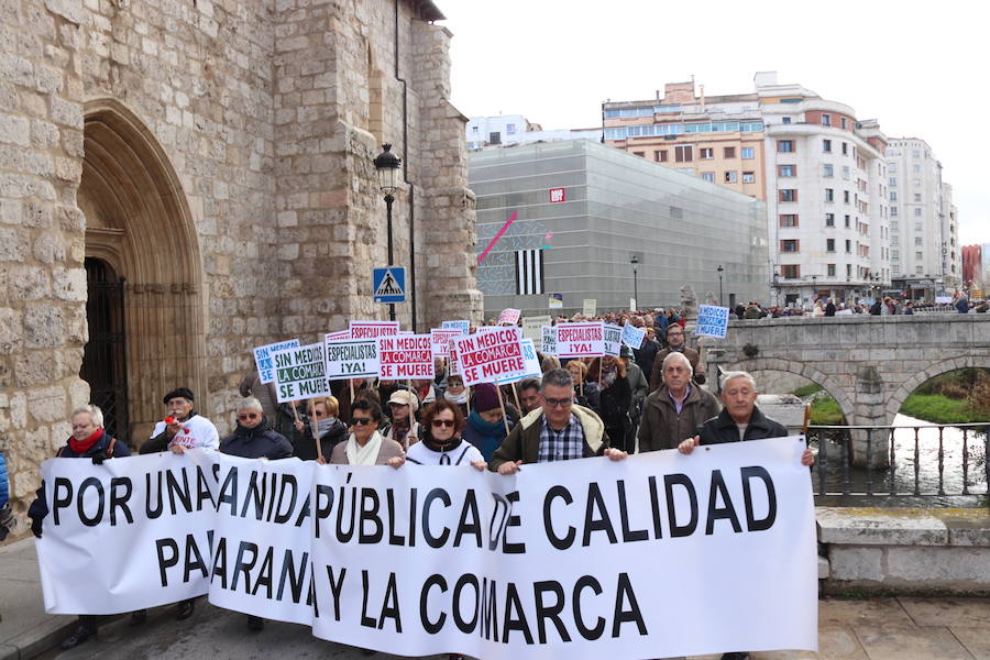 Fotos: 3.000 personas salen a la calle en Burgos para defender la Atención Primaria