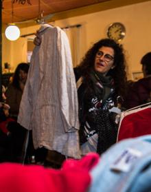 Imagen secundaria 2 - Una ONG promueve el intercambio de ropa usada para evitar la basura textil en Valladolid