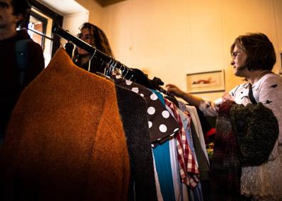 Imagen secundaria 1 - Una ONG promueve el intercambio de ropa usada para evitar la basura textil en Valladolid