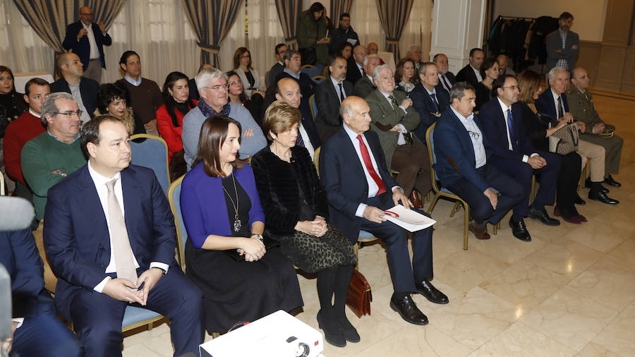 Fotos: Vicente Villagrá recibe la medalla de honor de la Cámara de Comercio de Palencia