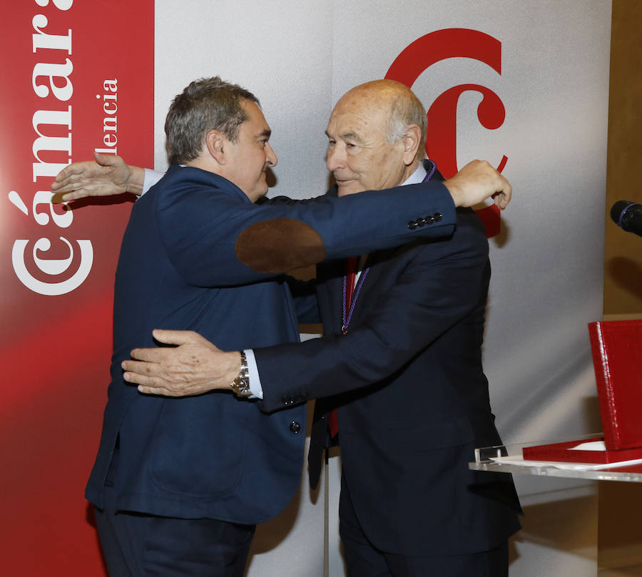 Fotos: Vicente Villagrá recibe la medalla de honor de la Cámara de Comercio de Palencia