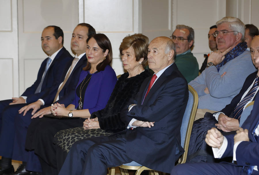 Fotos: Vicente Villagrá recibe la medalla de honor de la Cámara de Comercio de Palencia