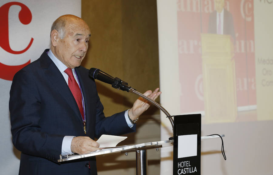 Fotos: Vicente Villagrá recibe la medalla de honor de la Cámara de Comercio de Palencia