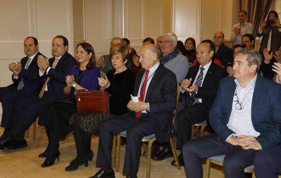 Fotos: Vicente Villagrá recibe la medalla de honor de la Cámara de Comercio de Palencia