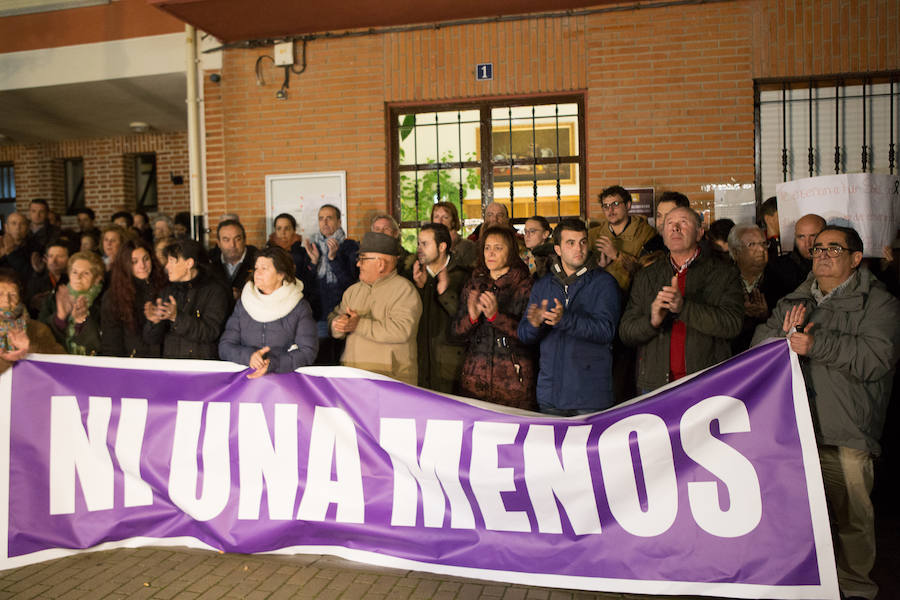 Fotos: Villabuena del Puente guarda cinco minutos de silencio por Laura Luelmo