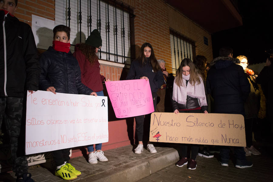 Fotos: Villabuena del Puente guarda cinco minutos de silencio por Laura Luelmo