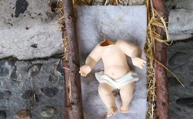 La figura del niño Jesús, sin cabeza.